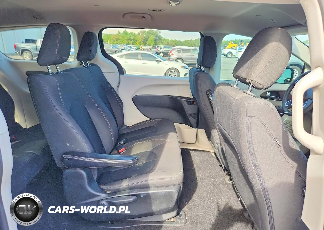 2018 Chrysler Pacifica L VIN:2C4RC1AG9JR193305 - 11