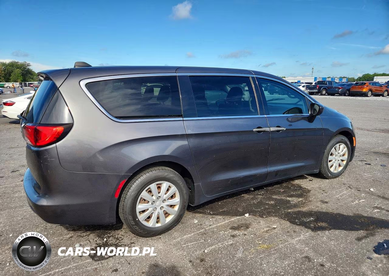 2018 Chrysler Pacifica L VIN:2C4RC1AG9JR193305 - 3