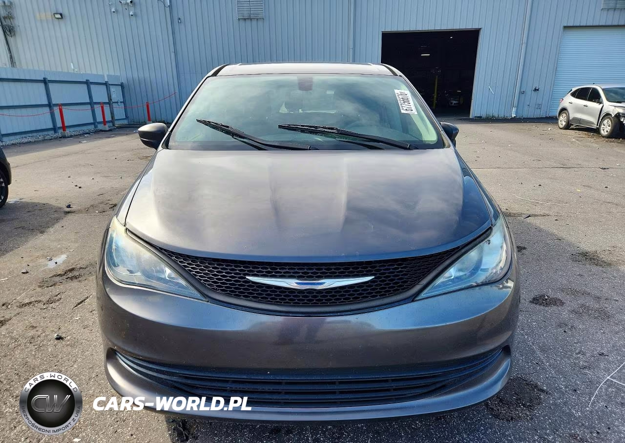 2018 Chrysler Pacifica L VIN:2C4RC1AG9JR193305 - 5