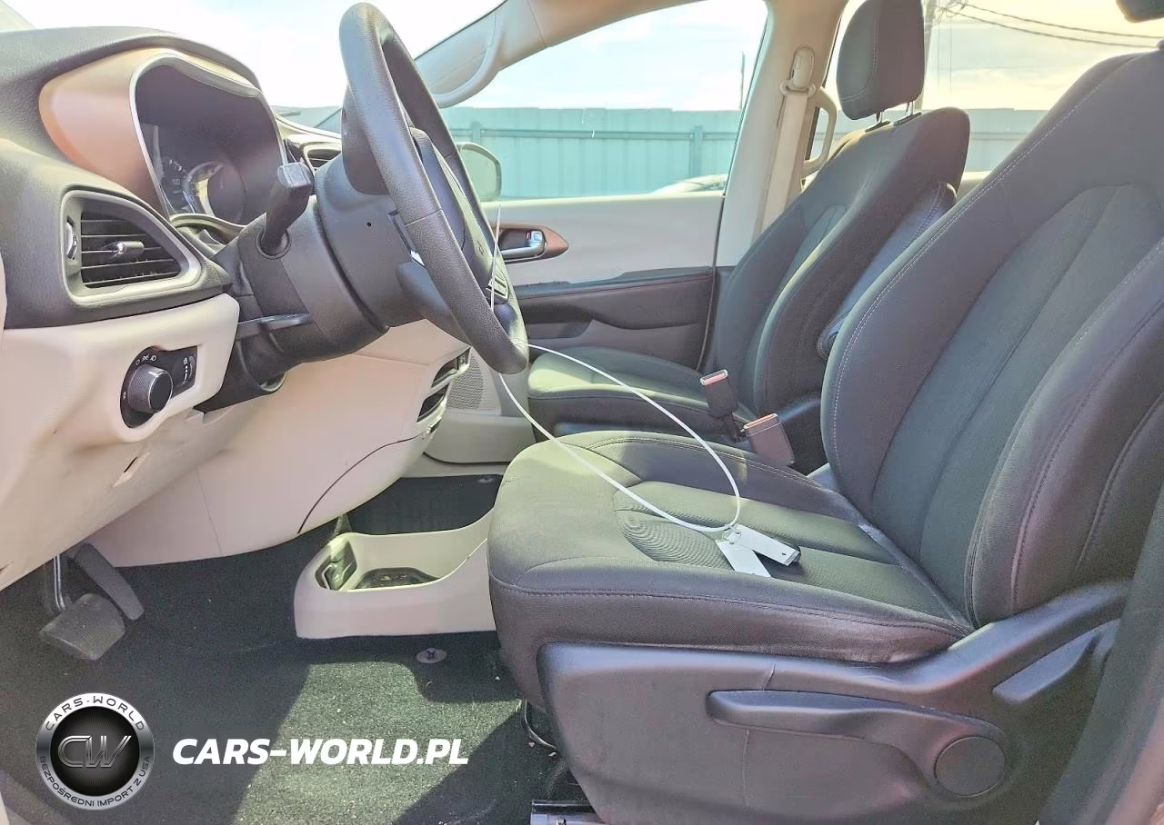 2018 Chrysler Pacifica L VIN:2C4RC1AG9JR193305 - 7
