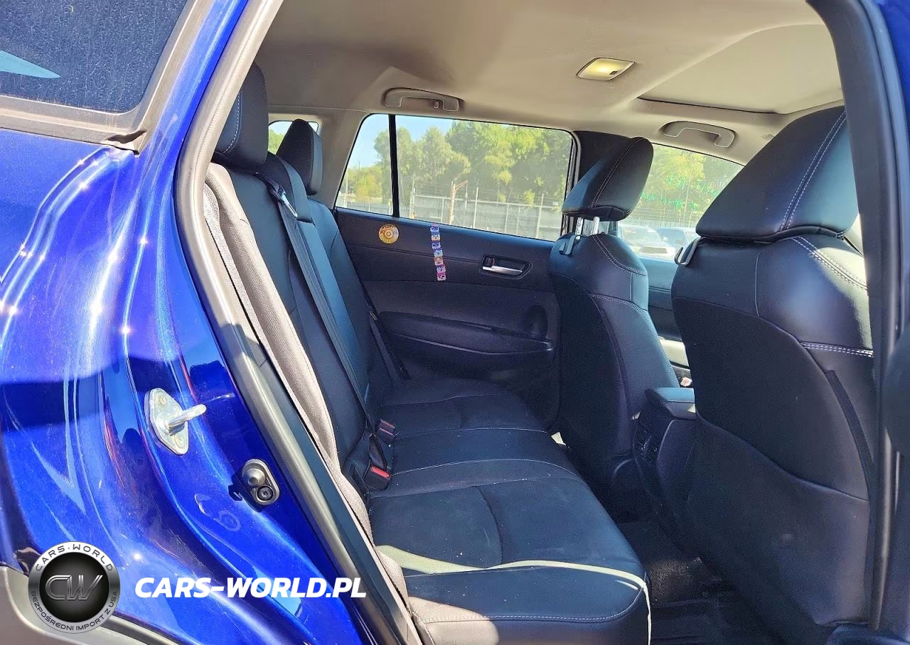 2022 Toyota Corolla Cross Xle VIN:7MUDAABG2NV032053 - 11