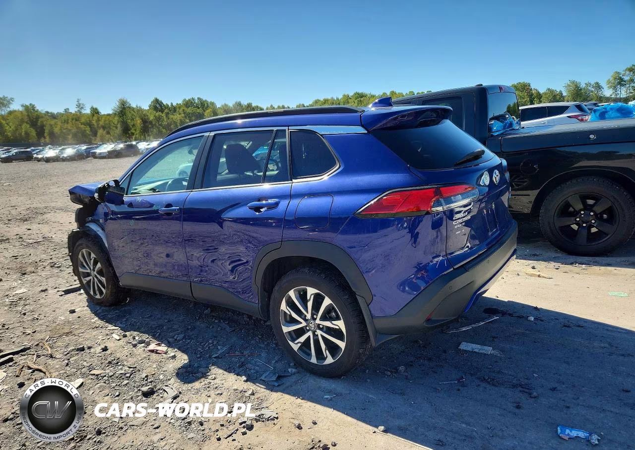2022 Toyota Corolla Cross Xle VIN:7MUDAABG2NV032053 - 2