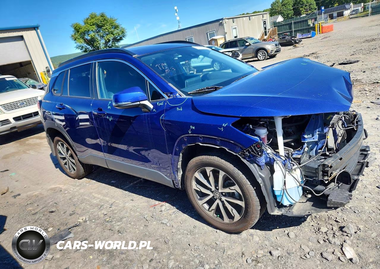 2022 Toyota Corolla Cross Xle VIN:7MUDAABG2NV032053 - 4