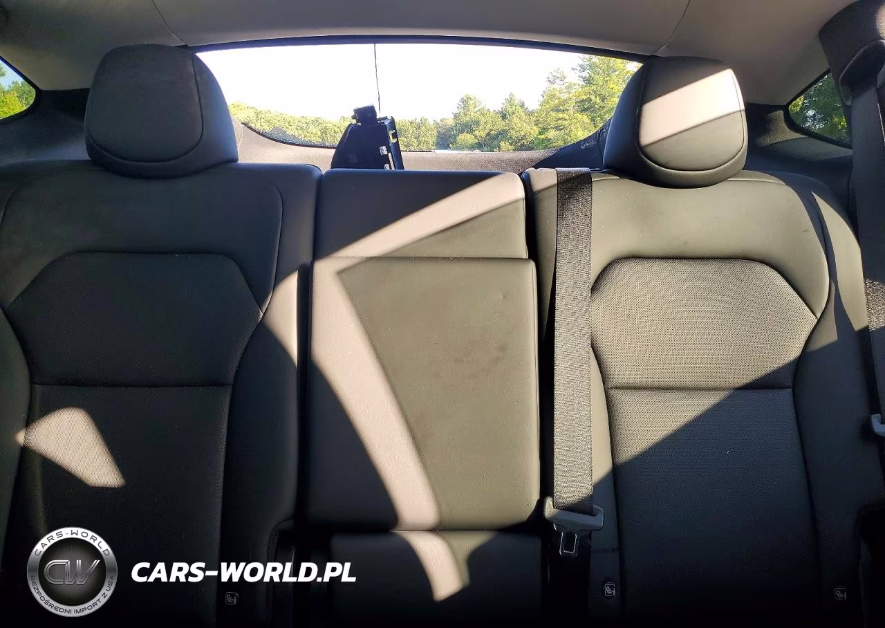 2026 Tesla Model Y VIN:7SAYGDEE2TA442780 - 10