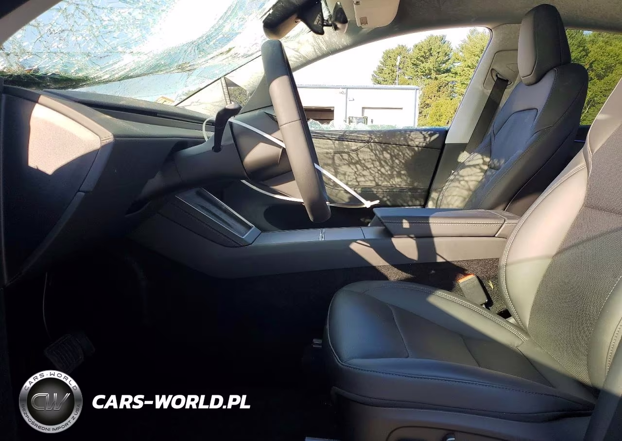 2026 Tesla Model Y VIN:7SAYGDEE2TA442780 - 7
