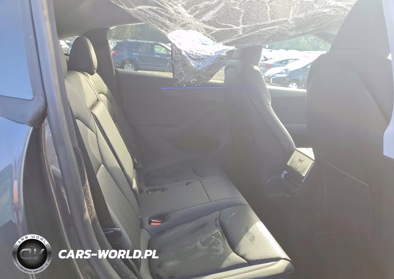 2026 Tesla Model Y VIN:7SAYGDEE6TA582220 - 10