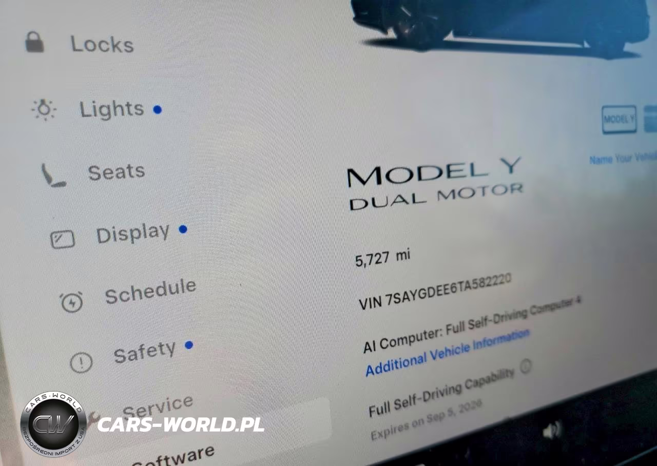 2026 Tesla Model Y VIN:7SAYGDEE6TA582220 - 9