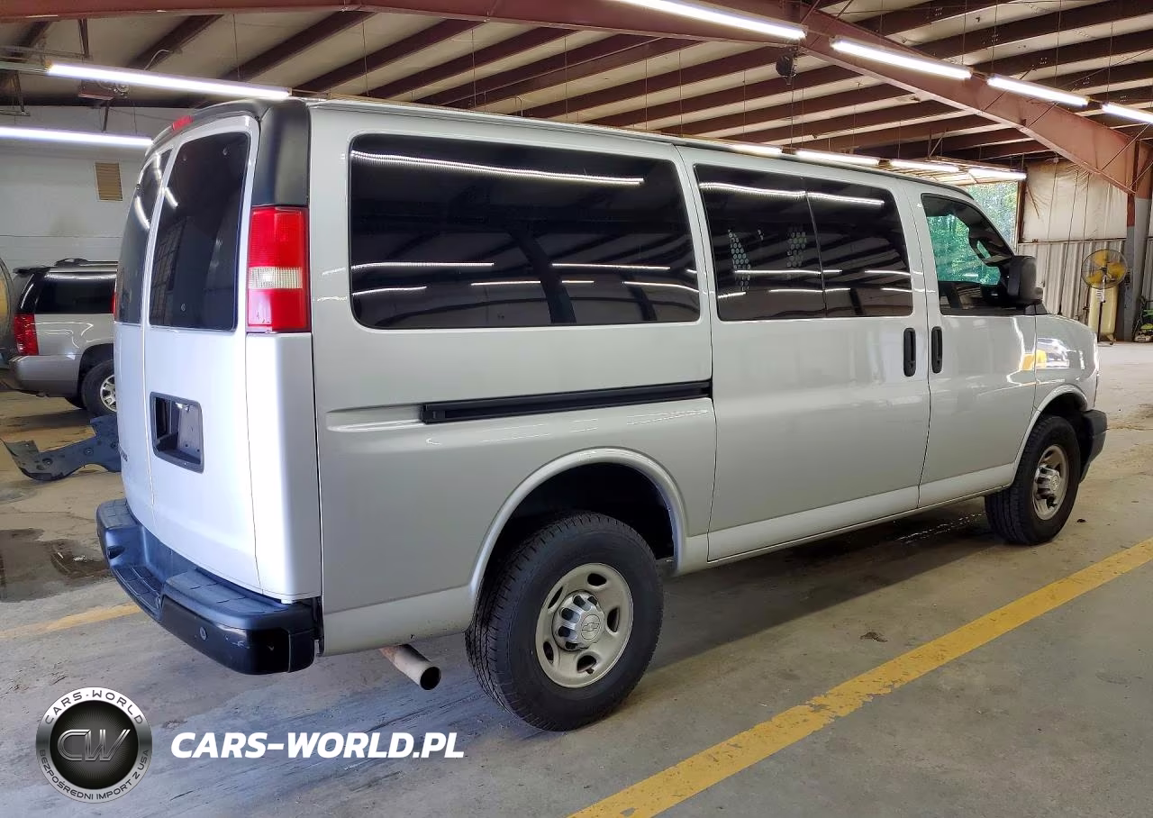 2018 Chevrolet Express 2500 Delivery Van VIN:1GCWGAFP5J1309328 - 3