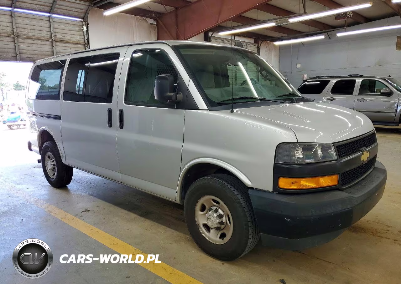 2018 Chevrolet Express 2500 Delivery Van VIN:1GCWGAFP5J1309328 - 4