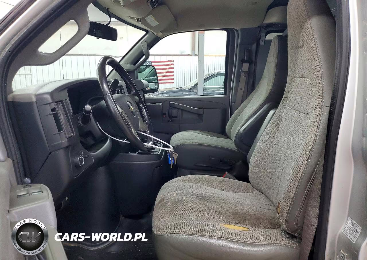 2018 Chevrolet Express 2500 Delivery Van VIN:1GCWGAFP5J1309328 - 7