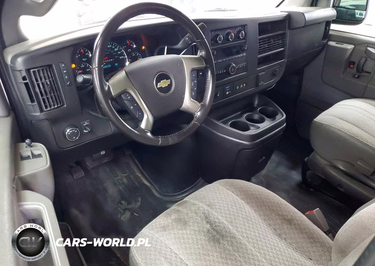 2018 Chevrolet Express 2500 Delivery Van VIN:1GCWGAFP5J1309328 - 8