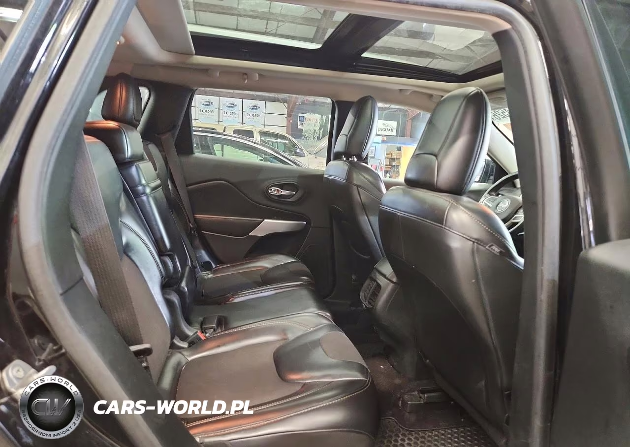 2018 Jeep Cherokee Latitude Plus VIN:1C4PJMLBXJD520992 - 11