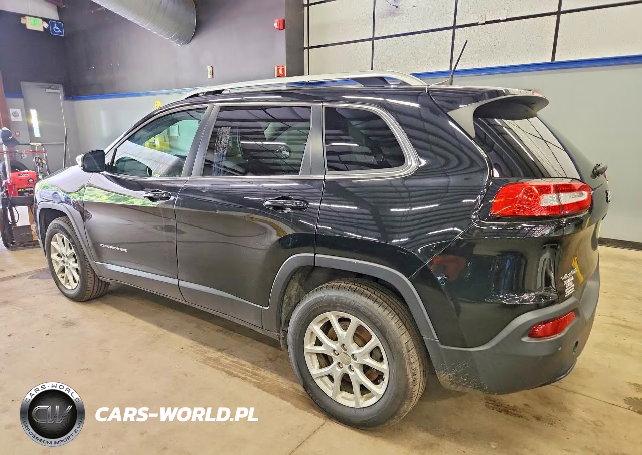 2018 Jeep Cherokee Latitude Plus VIN:1C4PJMLBXJD520992 - 2