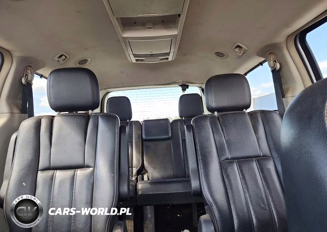 2011 Chrysler Town & Country Touring L VIN:2A4RR8DG2BR734466 - 10