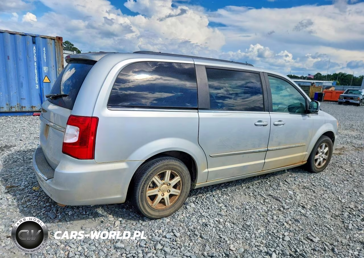 2011 Chrysler Town & Country Touring L VIN:2A4RR8DG2BR734466 - 3