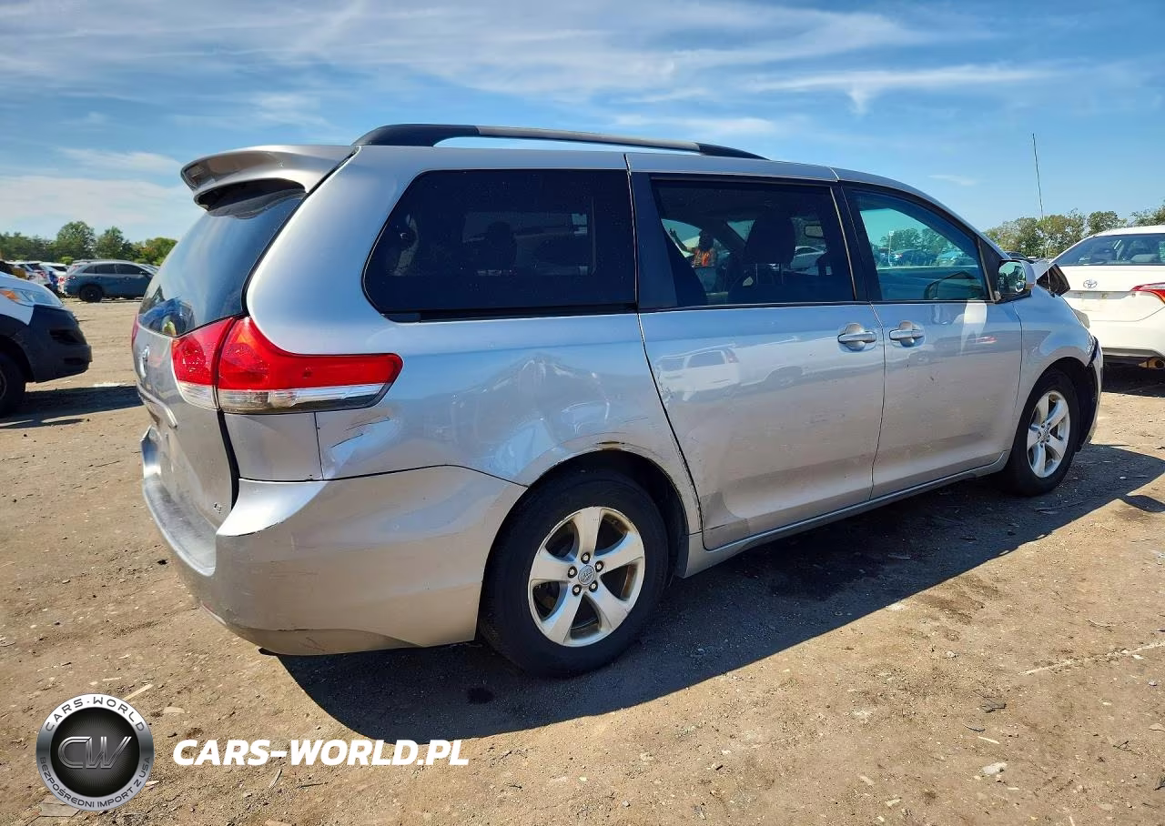 2011 Toyota Sienna Le VIN:5TDKK3DC1BS093989 - 3