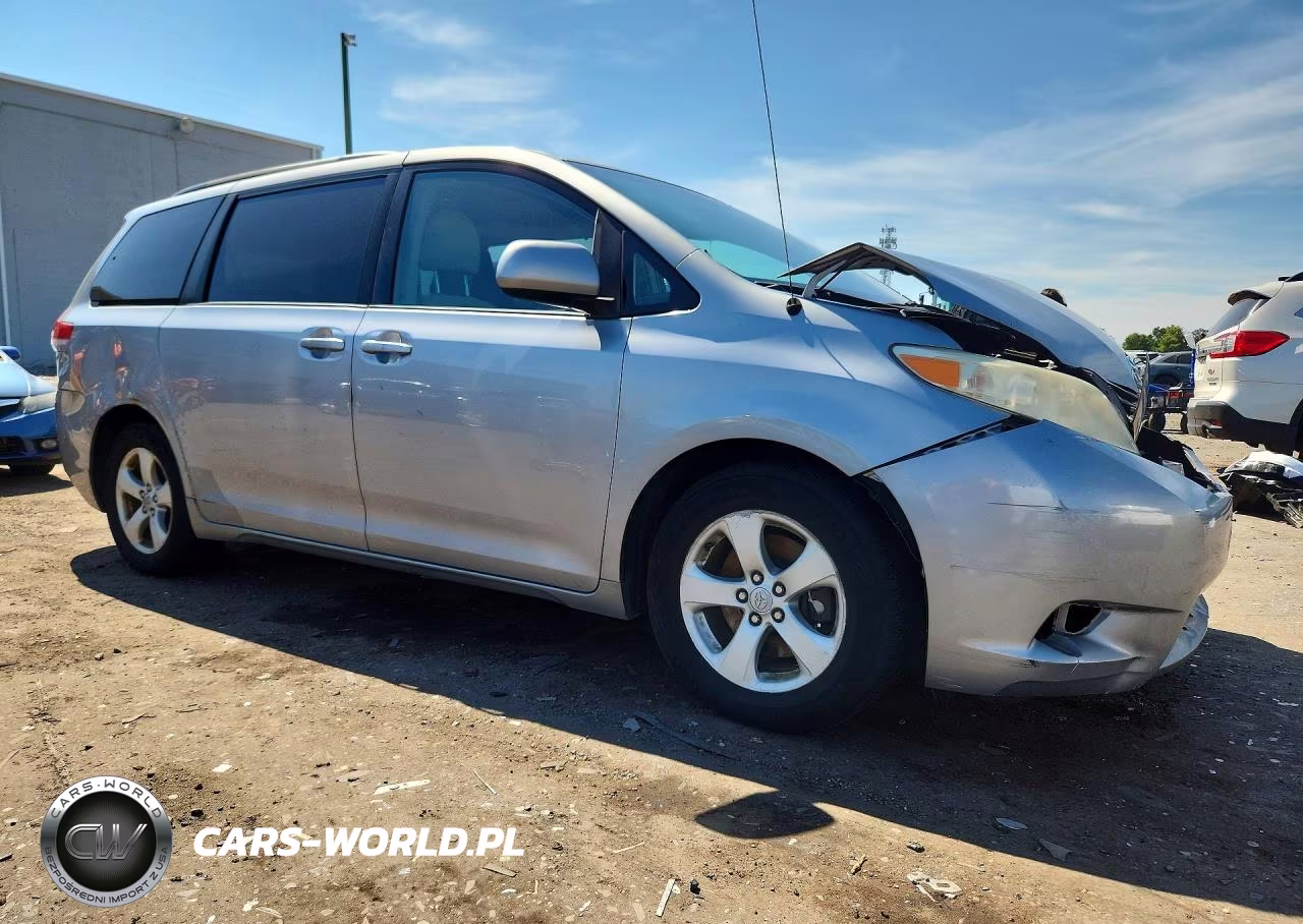 2011 Toyota Sienna Le VIN:5TDKK3DC1BS093989 - 4