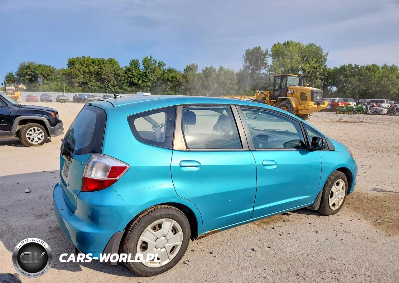2012 Honda Fit VIN:JHMGE8H30CC005035 - 3