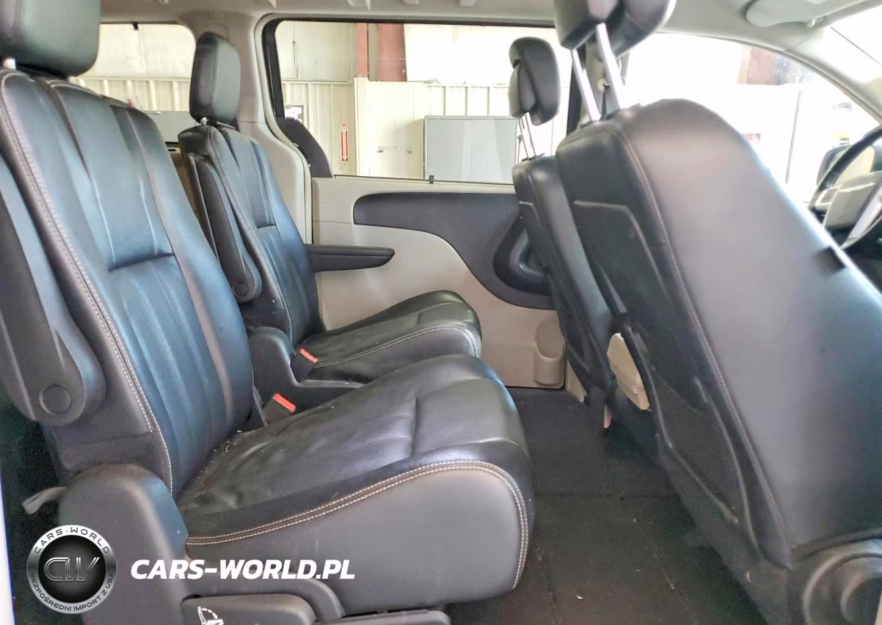 2015 Chrysler Town & Country Touring VIN:2C4RC1BG3FR577618 - 11
