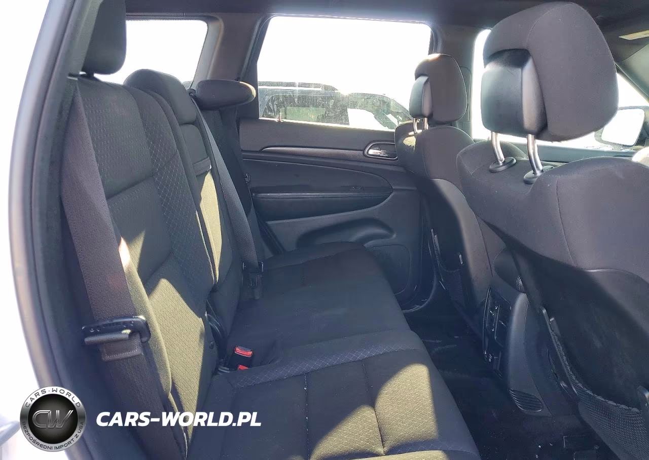 2018 Jeep Grand Cherokee Laredo VIN:1C4RJFAG7JC352673 - 11
