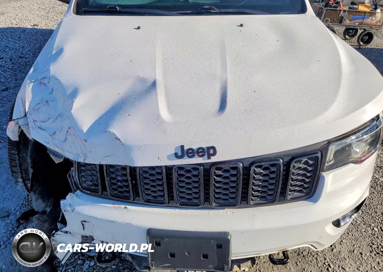 2018 Jeep Grand Cherokee Laredo VIN:1C4RJFAG7JC352673 - 12