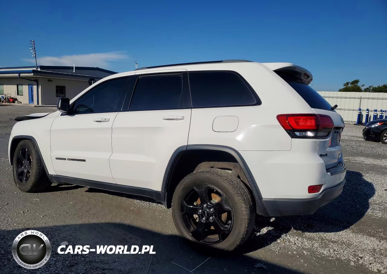 2018 Jeep Grand Cherokee Laredo VIN:1C4RJFAG7JC352673 - 2