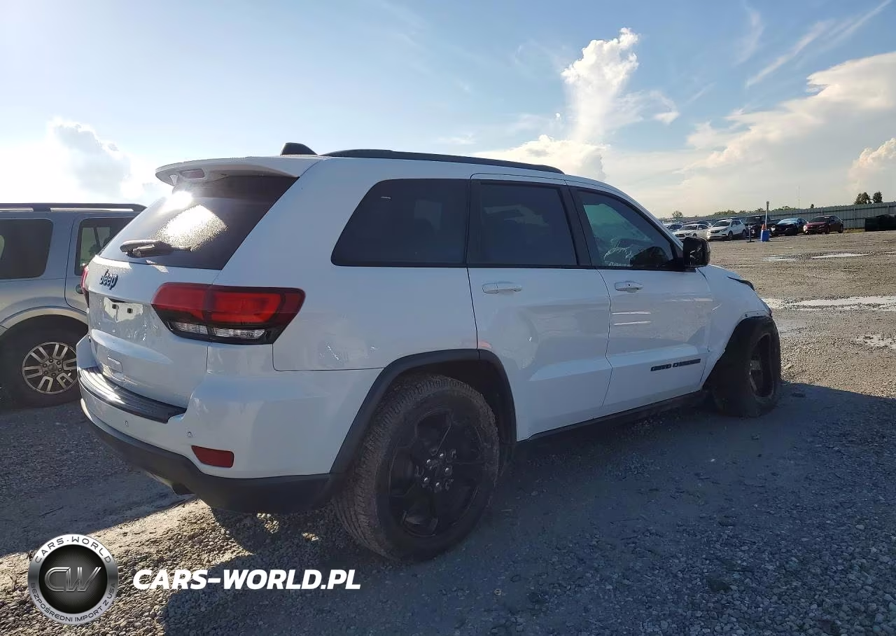 2018 Jeep Grand Cherokee Laredo VIN:1C4RJFAG7JC352673 - 3