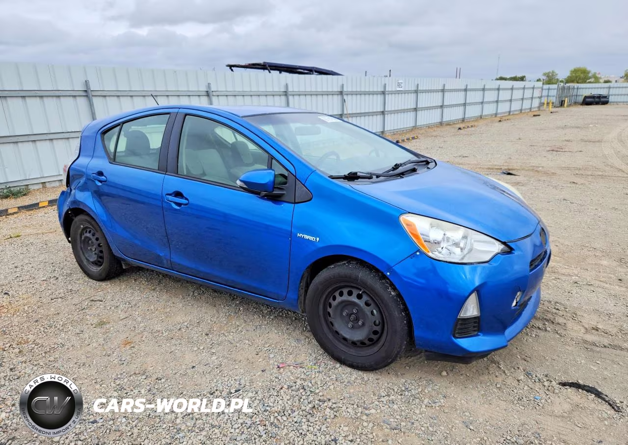 2014 Toyota Prius C One VIN:JTDKDTB36E1570009 - 4