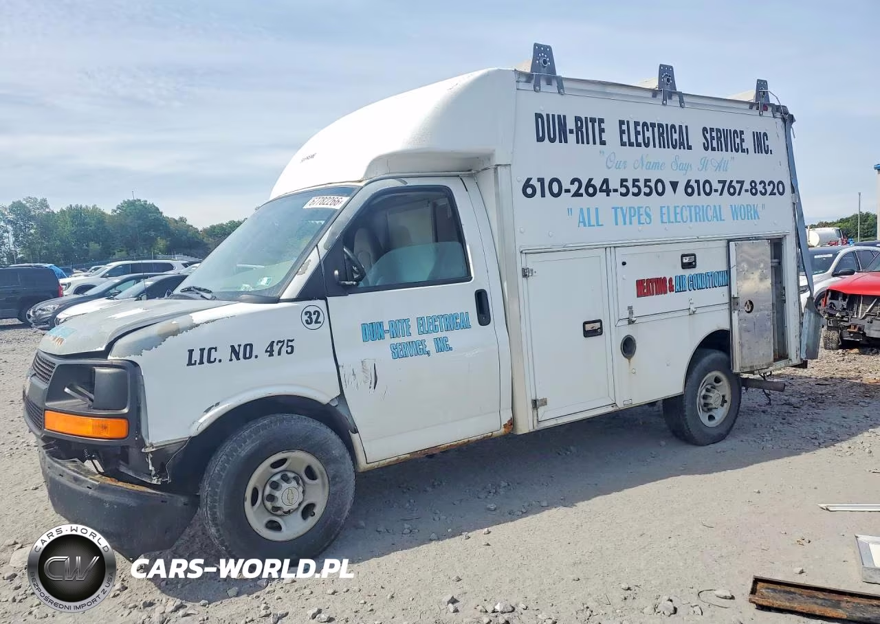 2008 Chevrolet Express G3500 VIN:1GBHG31K181142027 - 1
