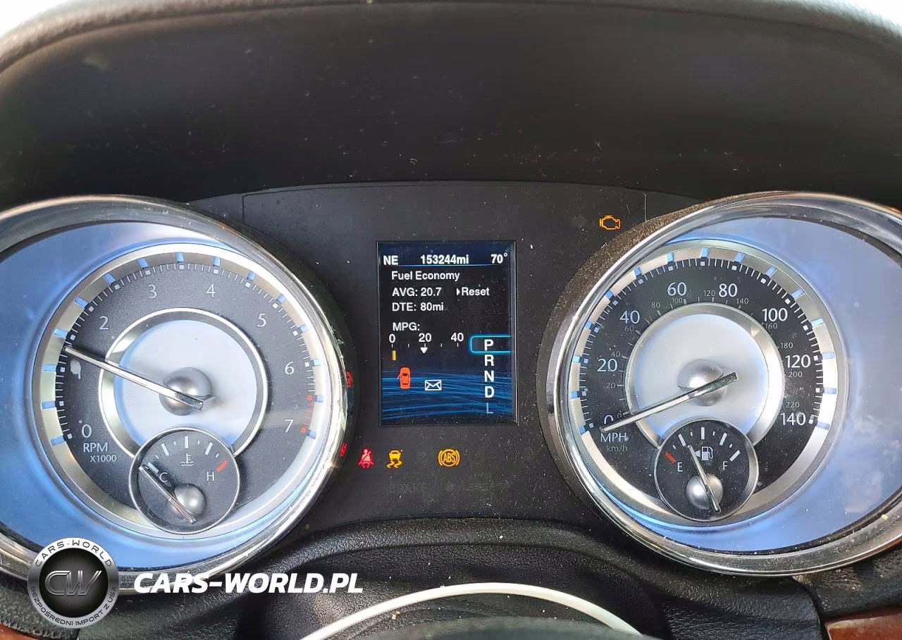 2014 Chrysler 300 VIN:2C3CCAAG7EH123422 - 9