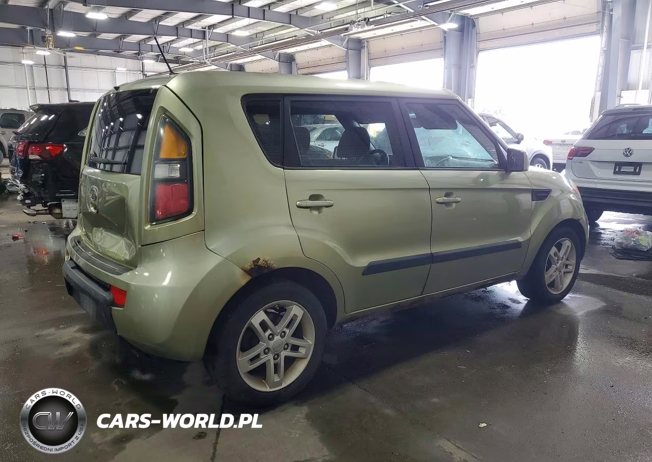 2011 Kia Soul + VIN:KNDJT2A26B7207557 - 3