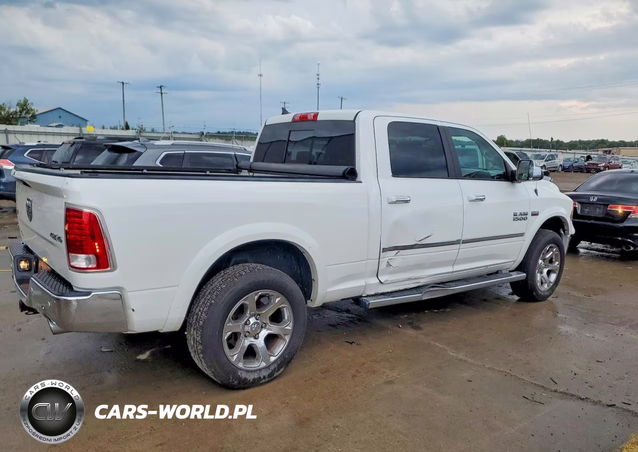 2018 Ram 1500 Laramie VIN:1C6RR7VT2JS220696 - 3