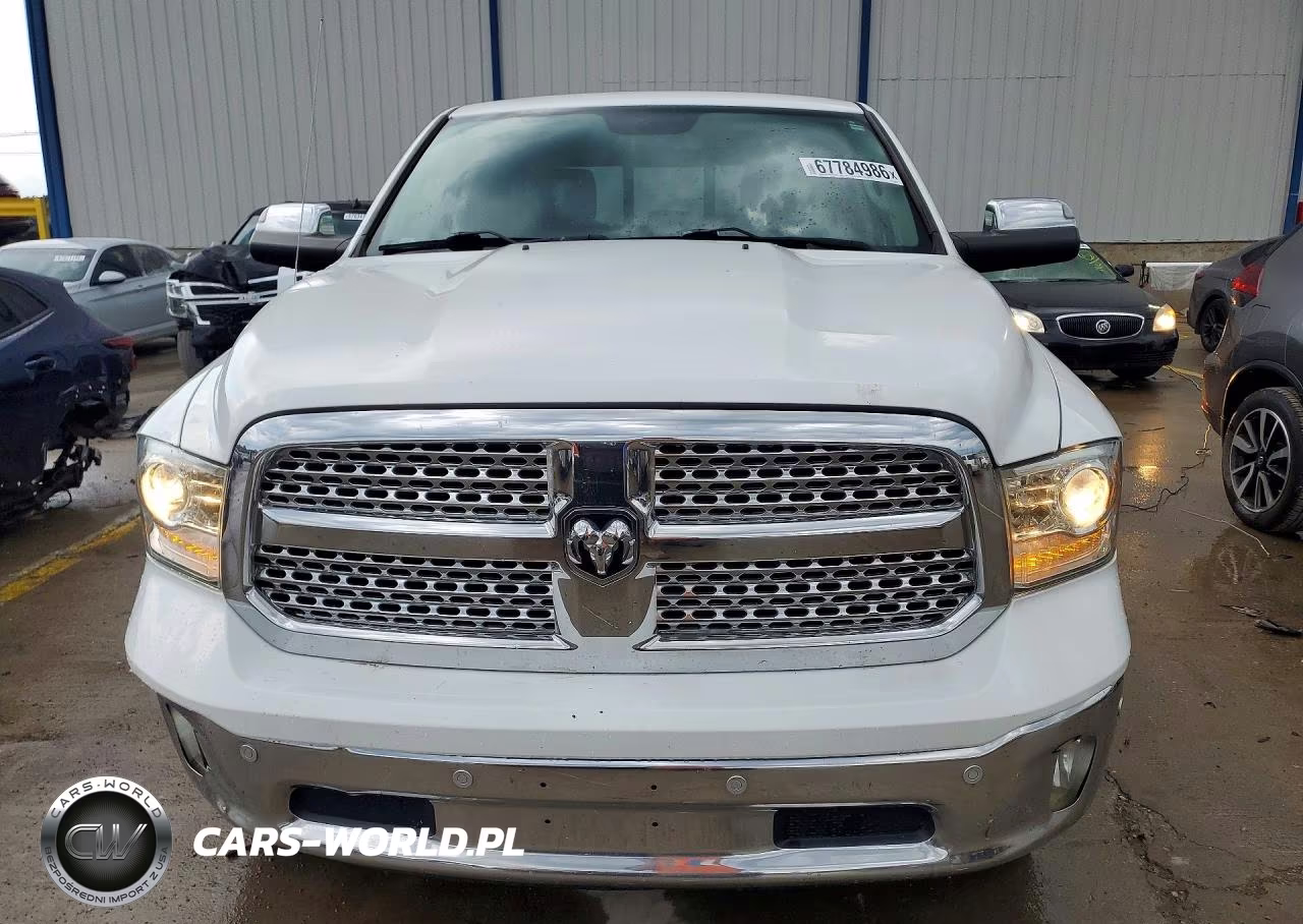 2018 Ram 1500 Laramie VIN:1C6RR7VT2JS220696 - 5