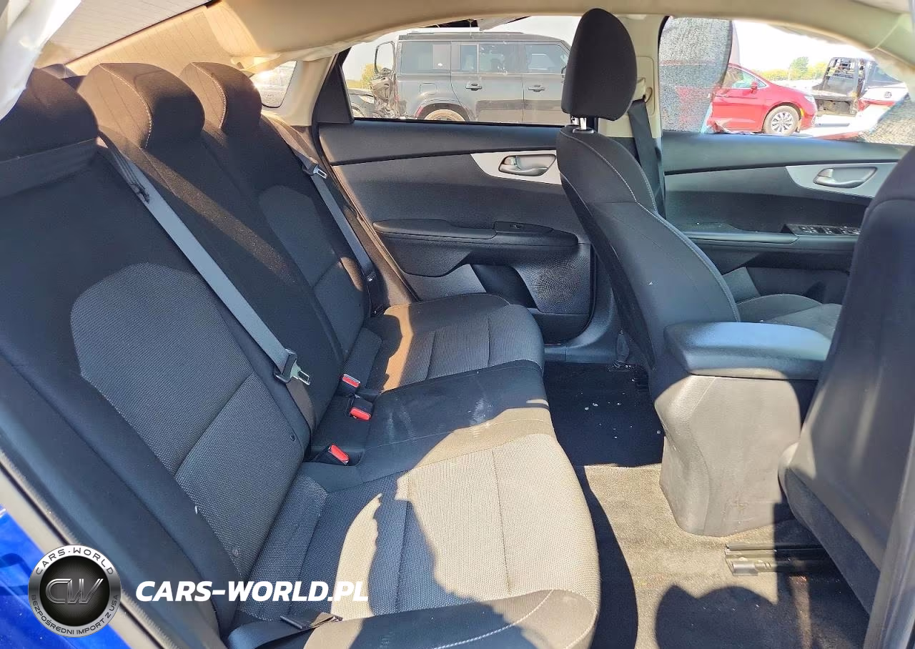 2024 Kia Forte Lxs VIN:3KPF24AD8RE760839 - 10