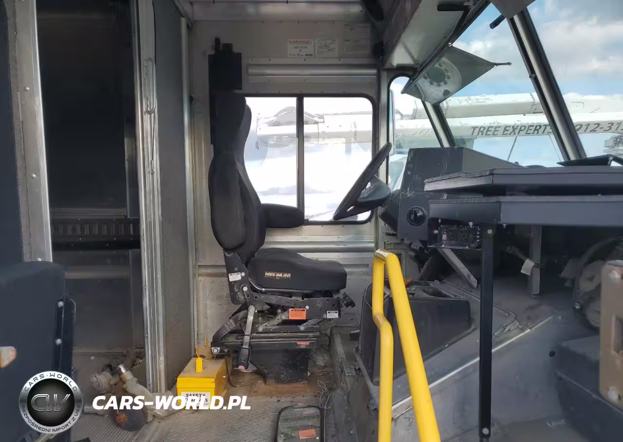 2014 Freightliner Mt 45G Delivery Van VIN:4UZAC2DV1ECFV2043 - 5