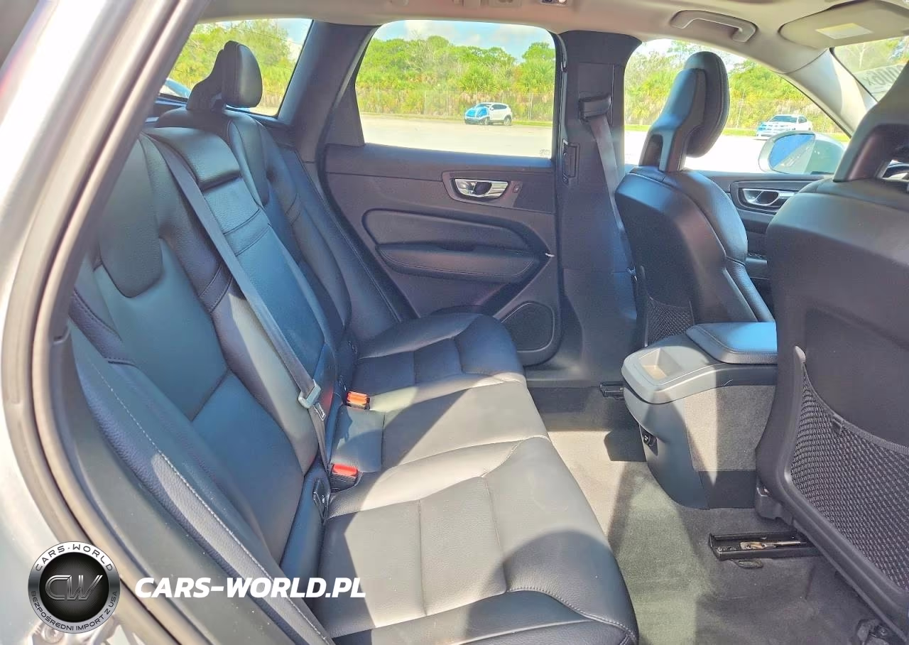 2018 Volvo Xc60 T5 Momentum VIN:YV4102RK6J1021433 - 11