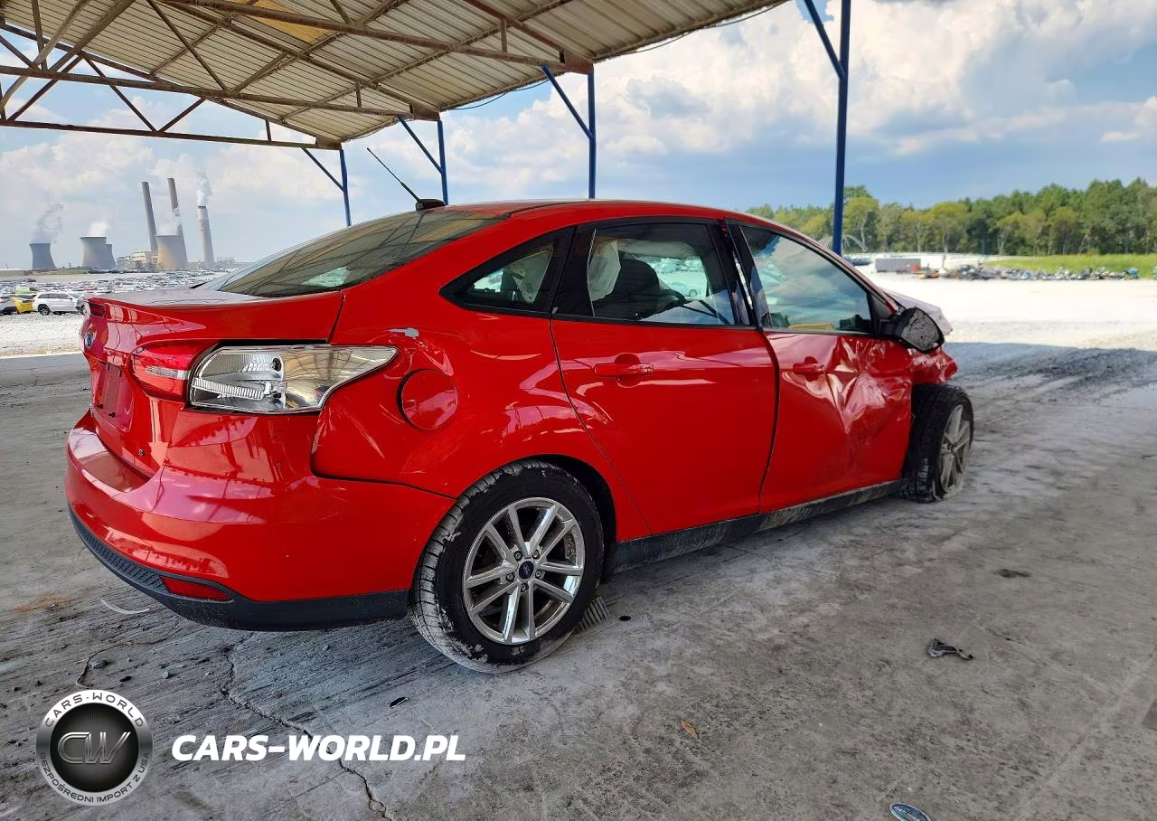 2017 Ford Focus Se VIN:1FADP3F21HL258941 - 3