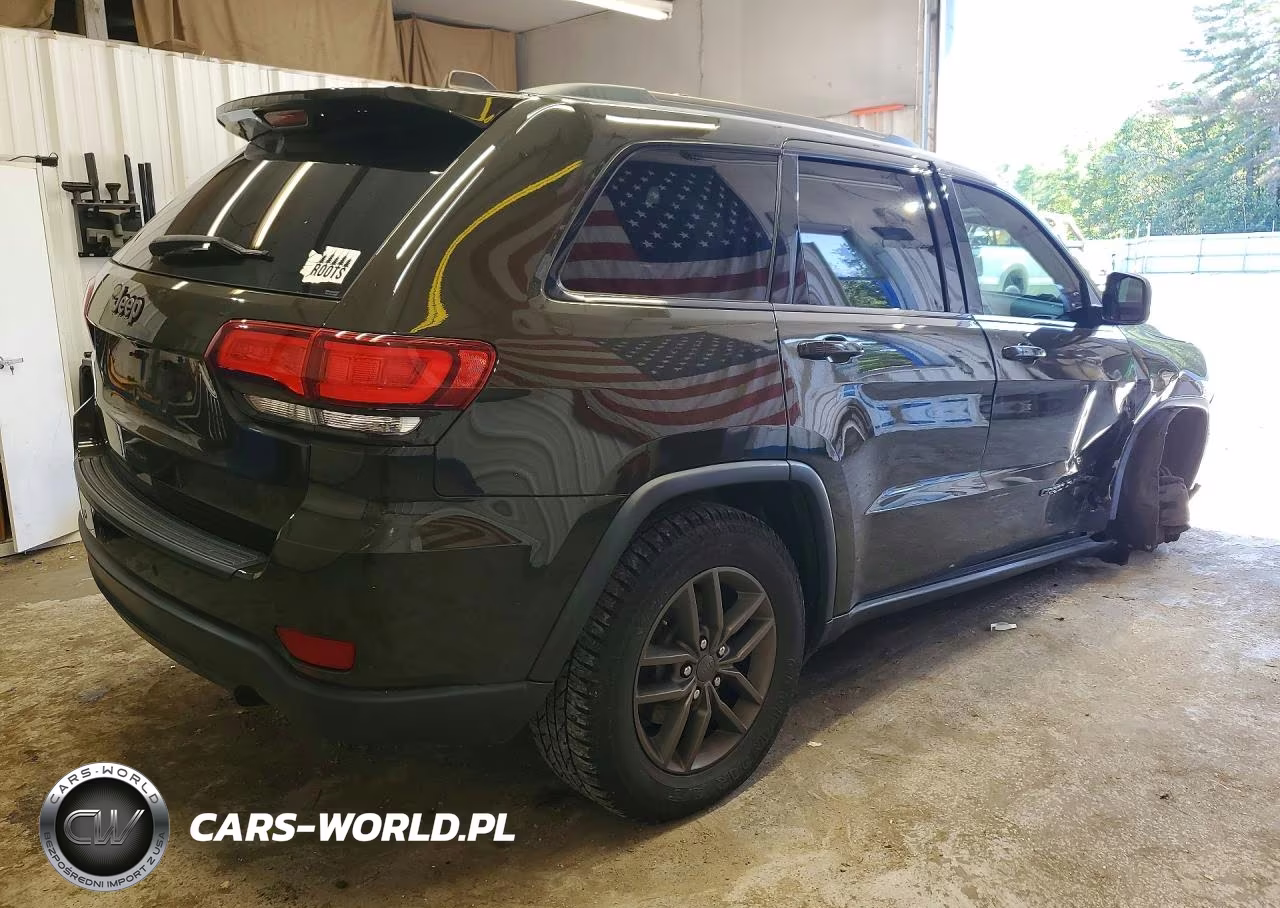2017 Jeep Grand Cherokee Laredo VIN:1C4RJFAG8HC676158 - 3