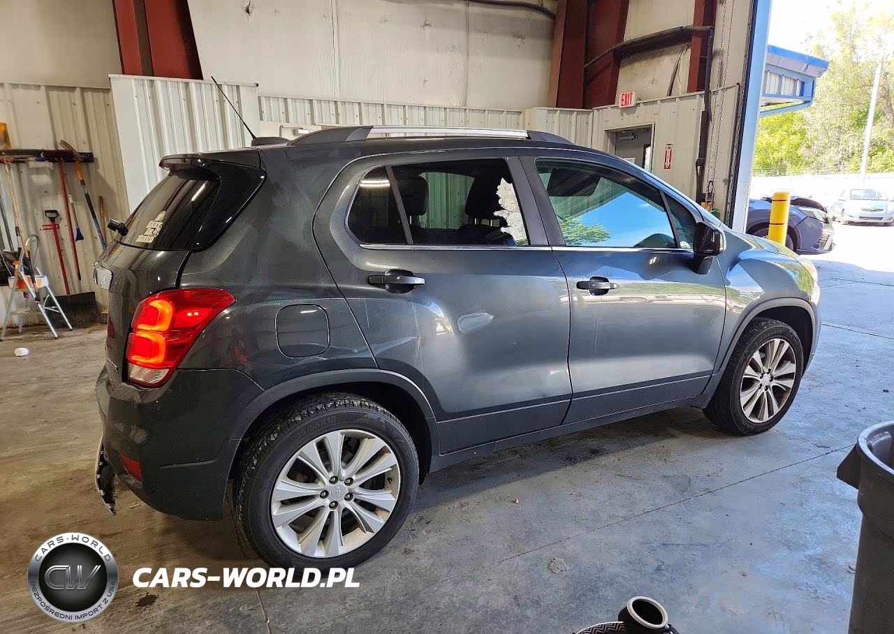 2020 Chevrolet Trax Premier VIN:3GNCJRSB2LL111466 - 3