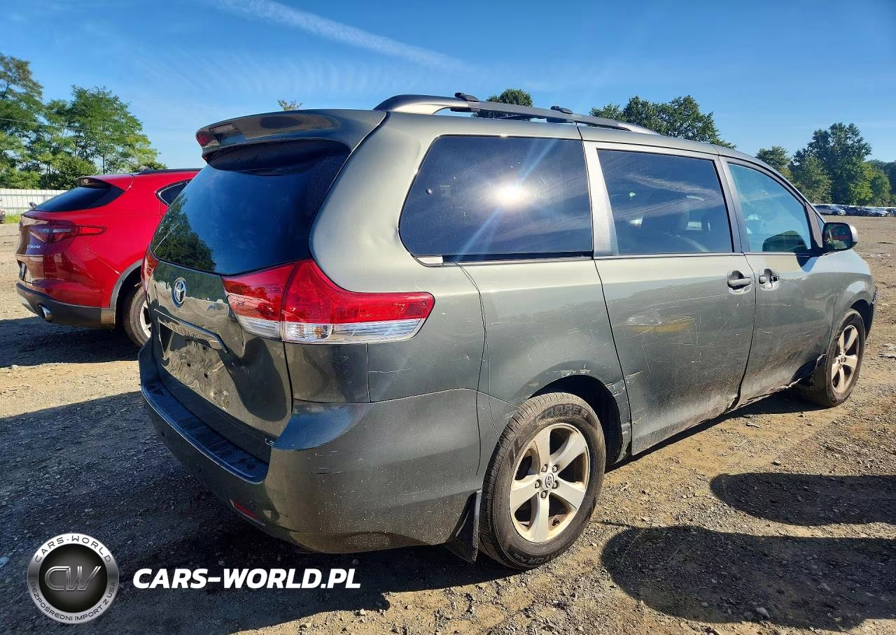 2013 Toyota Sienna Le VIN:5TDKK3DC9DS298916 - 3