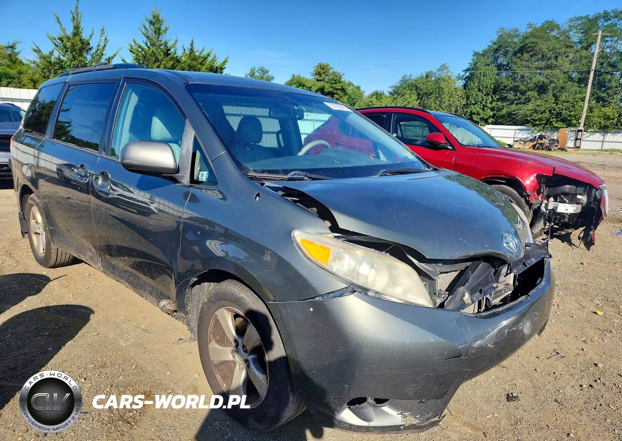 2013 Toyota Sienna Le VIN:5TDKK3DC9DS298916 - 4