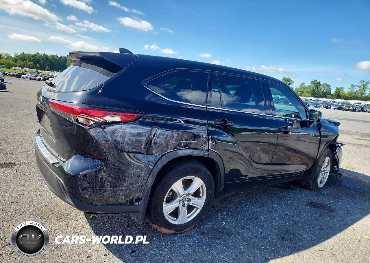 2022 Toyota Highlander Le VIN:5TDBZRBH9NS255904 - 3