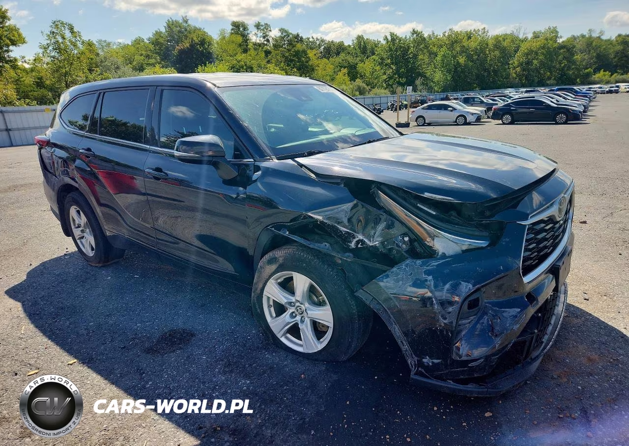 2022 Toyota Highlander Le VIN:5TDBZRBH9NS255904 - 4