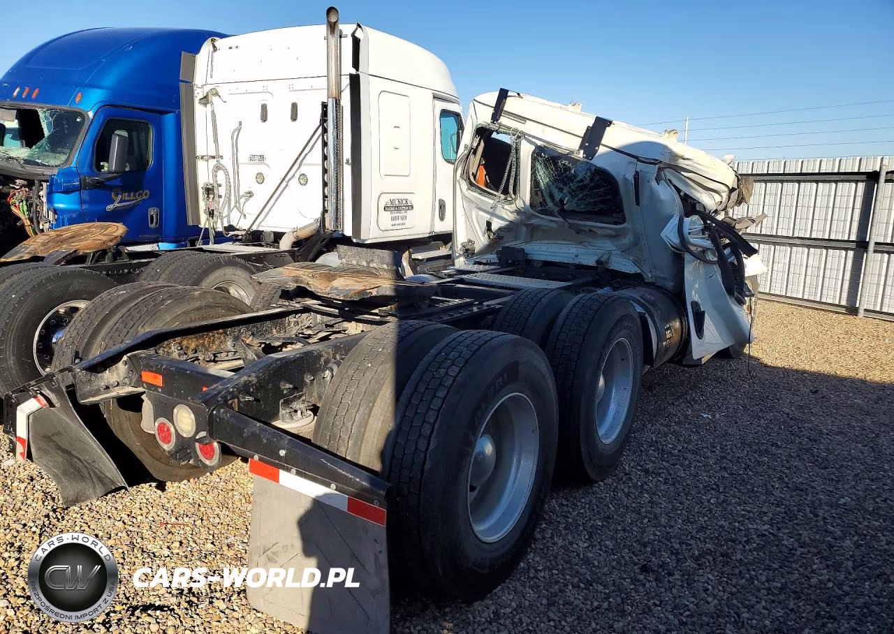2016 Freightliner Cascadia 125 Semi Truck VIN:1FUJGEBG2GLHA7060 - 3