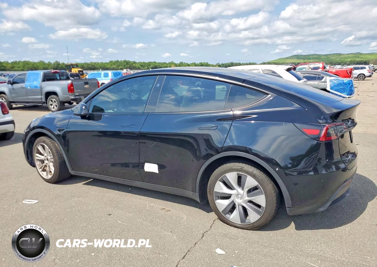 2023 Tesla Model Y VIN:7SAYGAEE8PF861529 - 2