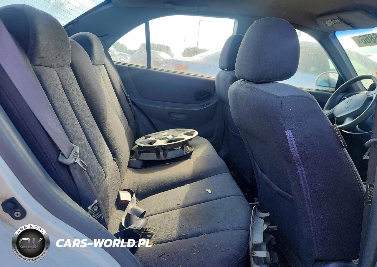 2005 Hyundai Accent Gls VIN:KMHCG45C55U658315 - 10