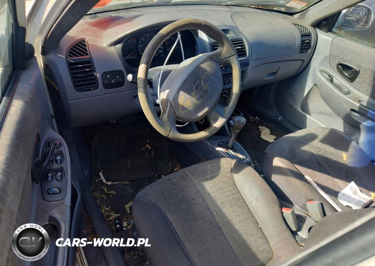 2005 Hyundai Accent Gls VIN:KMHCG45C55U658315 - 8