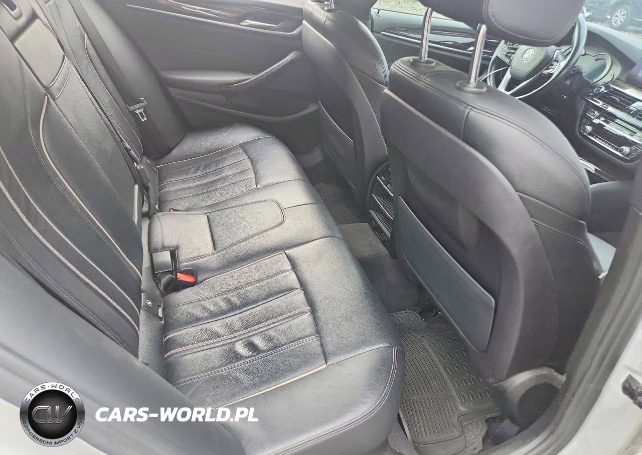 2019 BMW 530 I VIN:WBAJA5C54KWW16447 - 10