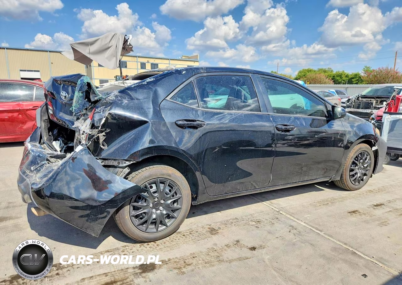 2018 Toyota Corolla Le VIN:5YFBURHE5JP793725 - 3