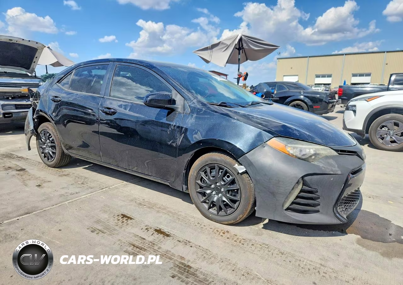 2018 Toyota Corolla Le VIN:5YFBURHE5JP793725 - 4